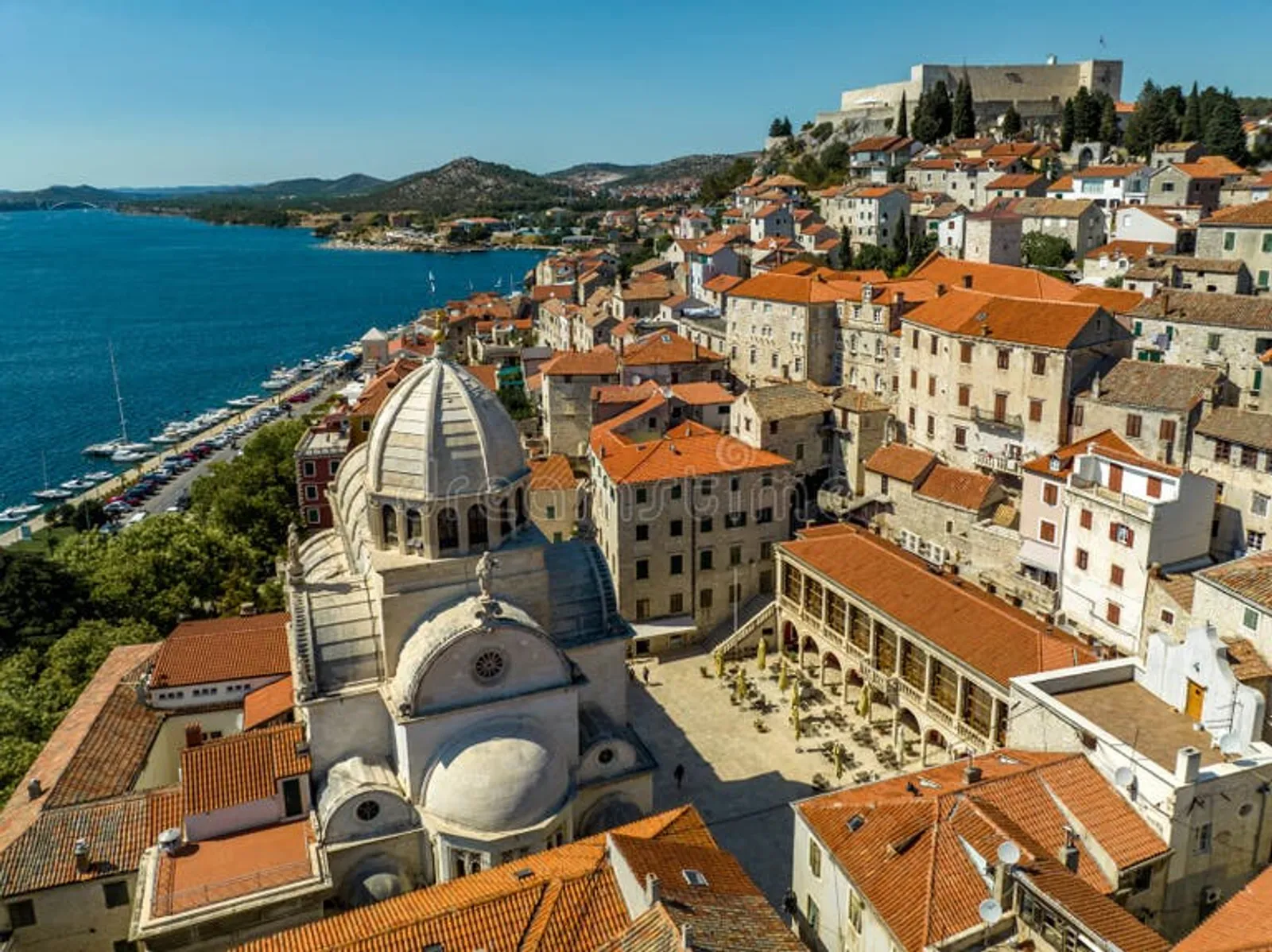 Šibenik - pohľad na historické centrum mesta